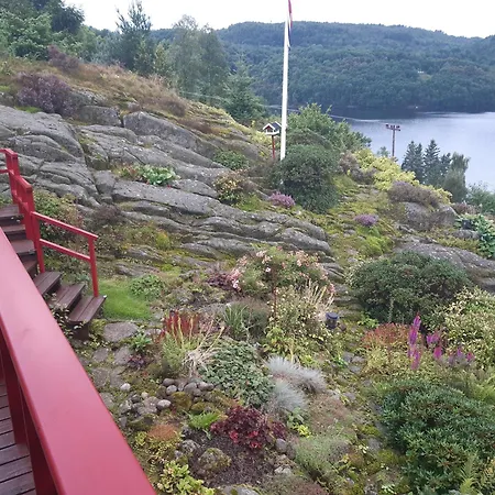 Gemuetliches Helles Ferienhaus Am See Mit Panoramaseeblick + Huette Und Nahe Meer Lyngdal Exterior photo