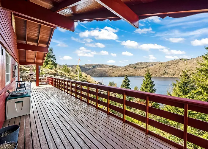 Gemuetliches Helles Ferienhaus Am See Mit Panoramaseeblick + Huette Und Nahe Meer